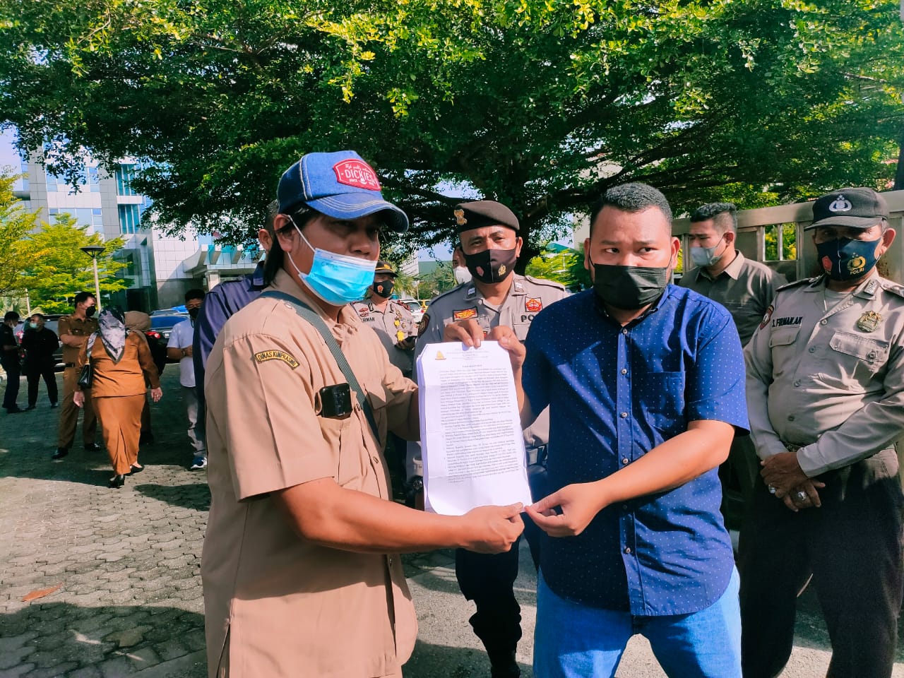 PARINDRA Provinsi Riau Kembali Melakukan Aksi Terkait Dugaan Pemasangan Kabel - Kabel Dan Tiang Tumpu Ilegal Oleh PT.TMM di Provinsi Riau