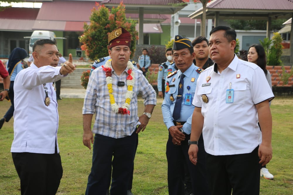 Beri Semangat, Stafsus MENKUMHAM Fajar Lase Kunjungi UPT Pemasyarakatan Di Rumbai