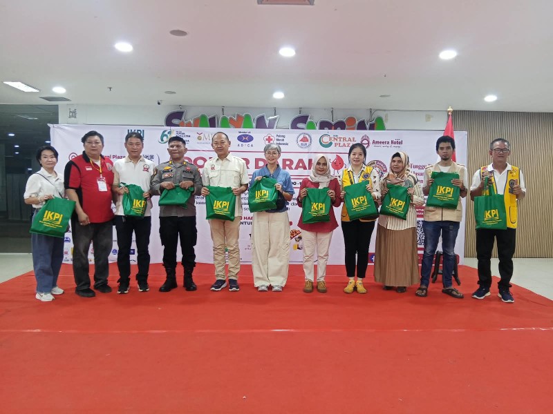 Gandeng Berbagai Organisasi, Bakti Sosial Kesehatan di Central Plaza Pekanbaru Diserbu Warga