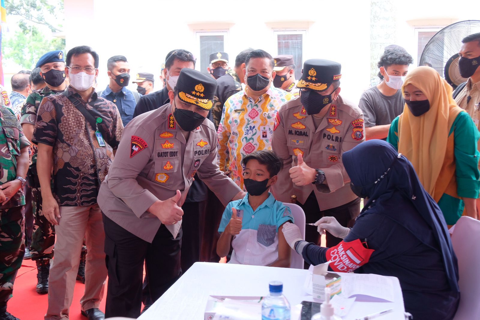 Wakapolri Beri Penghargaan Atas Pencapaian Vaksinasi Tertinggi Di Wilayah Hukum Polda Riau