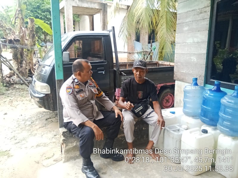 *Bhabinkamtibmas Desa Simpang Beringin Laksanakan Door To Door Sistem (DDS)*