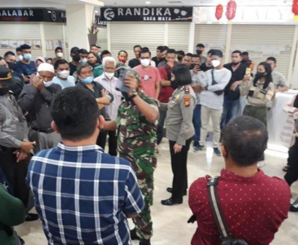 Kapolsek Pekanbaru Kota dan DANRAMIL Redamkan Aksi Kekecawaan Pedagang dengan STC