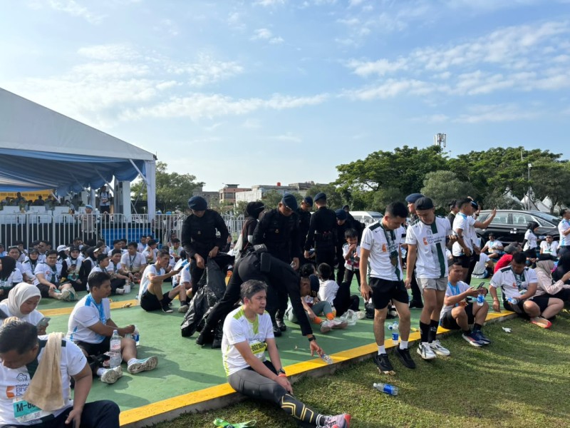 Brimob Polda Riau Kawal Riau Bhayangkara Run 2026, Wujudkan Semangat Green Policing Lewat Aksi Bersih Lingkungan