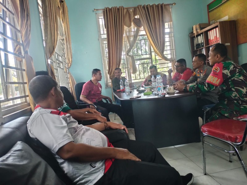 Kapolsek Bandar Sei Kijang Hadiri Rapat Koordinasi Situasi Kamtibmas di Desa Kiab Jaya