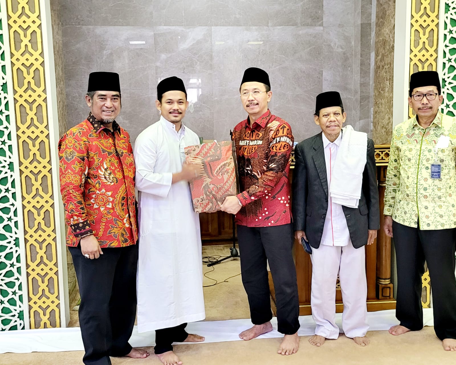 Ketua PW NU Riau H. T Rusli Ahmad Bersama Kajati Riau Dr Supardi, Jadi Saksi Mualaf Daniel Saputra
