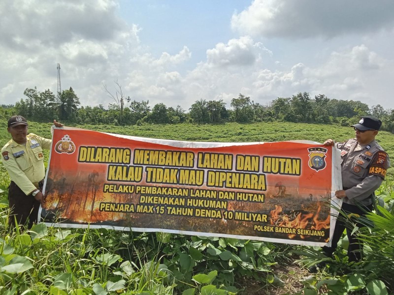 Waspada Karhutla! Kapolsek Bandar Sei Kijang Kembali Imbau Masyarakat Bijak Buka Lahan Tanpa Membakar
