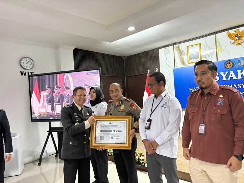 Kolaborasi Solid, Brimobda Riau di Penghargaan di Hari Bakti Pemasyarakatan ke-62