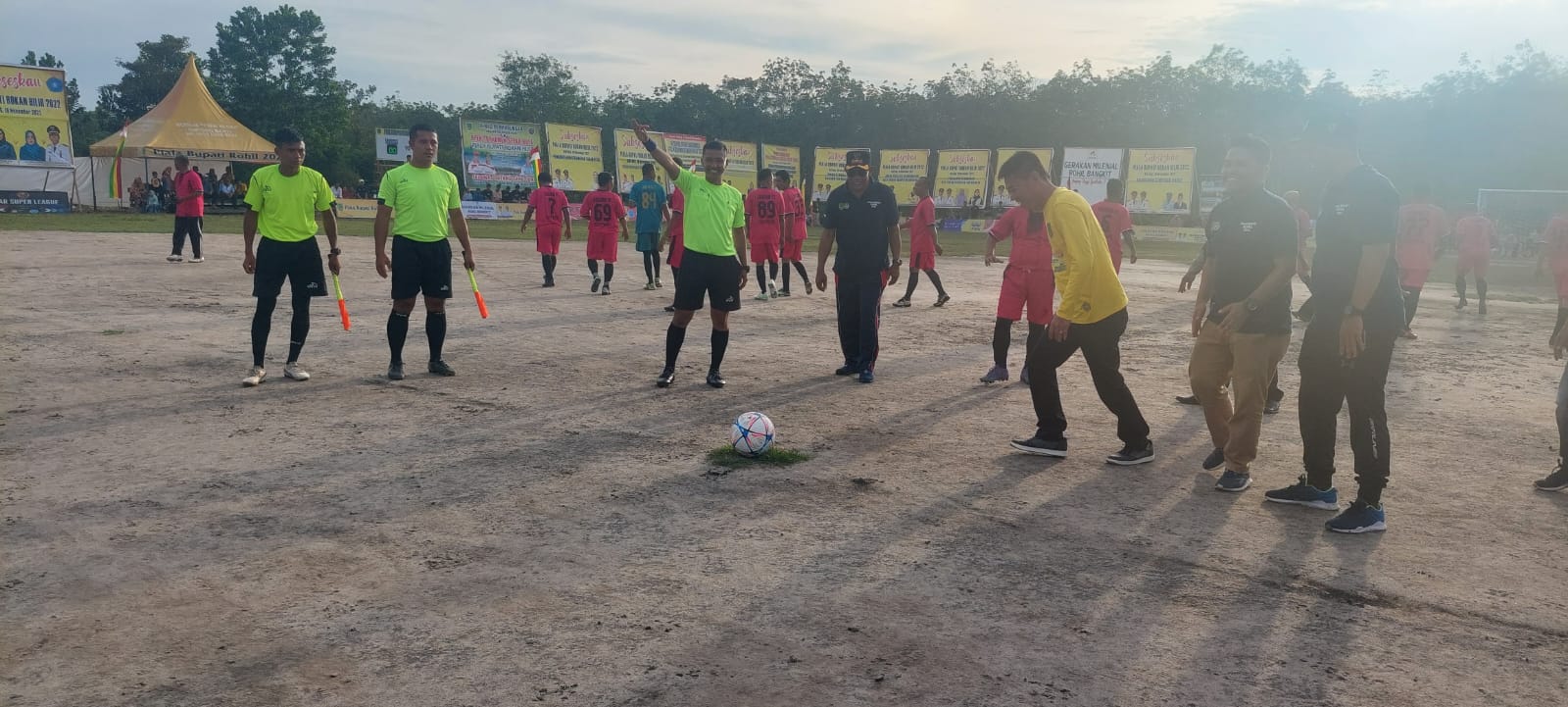 Afrizal Sintong Buka Turnamen Sepak Bola Piala Bupati Rohil