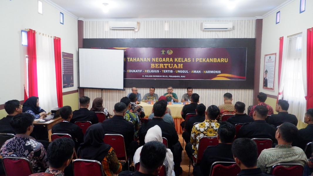 Karutan Pekanbaru Rapat Evaluasi Kinerja Bulanan Pegawai