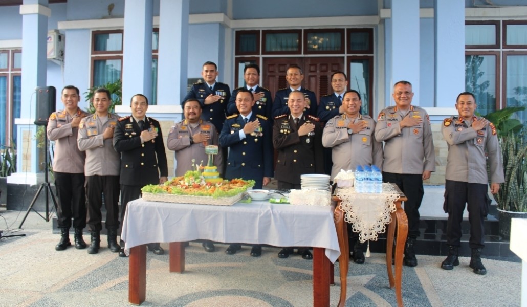 Polda Riau dan Polresta Pekanbaru Beri Kejutan untuk Lanud Roesmin Nurjadin di Hari Ulang Tahun TNI ke-80
