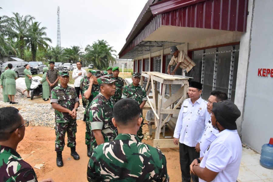 Danrem 031/WB Tinjau Pembangunan KDKMP di Rohil, Tekankan Penyelesaian Tepat Waktu Sesuai Rencana