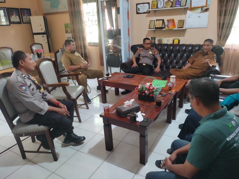 Jalin Sinergitas,Kapolsek Bandar Sei Kijang Baru Kunjungi Kantor Camat