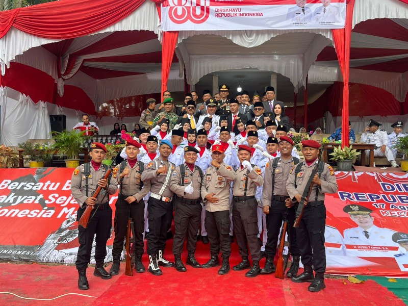 *Personil Polsek Sei Kijang Hadiri Upacara Pengibaran Bendera Merah Putih dalam Rangka Peringatan HUT RI ke-80*
