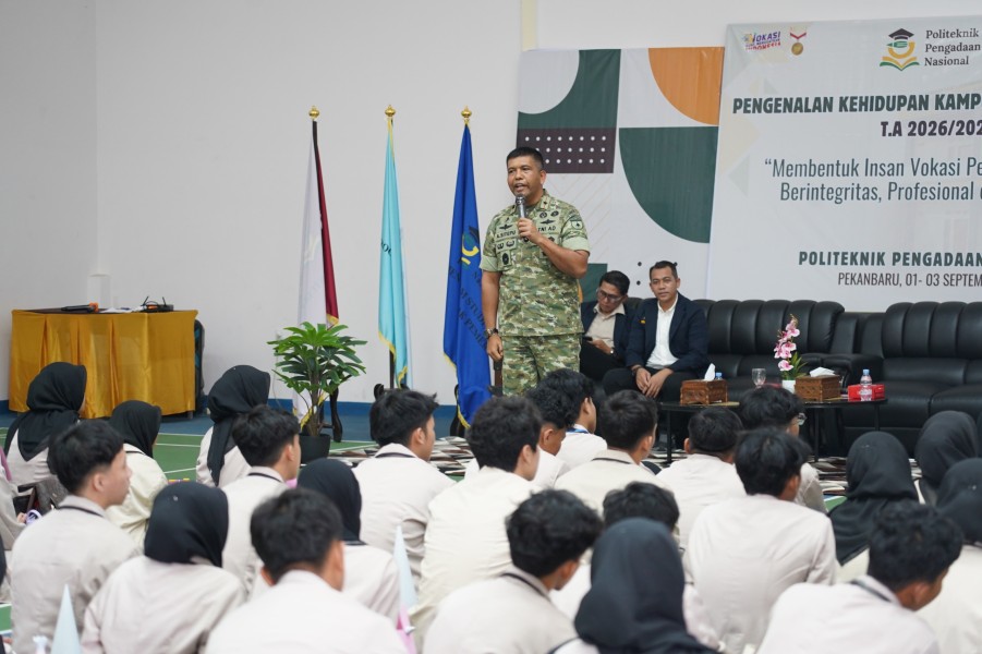 Tanamkan Nilai Kebangsaan Sejak Dini, Danrem 031/WB Bekali Mahasiswa Baru Politeknik Pengadaan Nasional Pekanbaru
