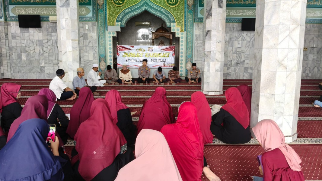 Polda Riau Bersama Polresta Pekanbaru Gelar Jumat Curhat di Bukit Raya