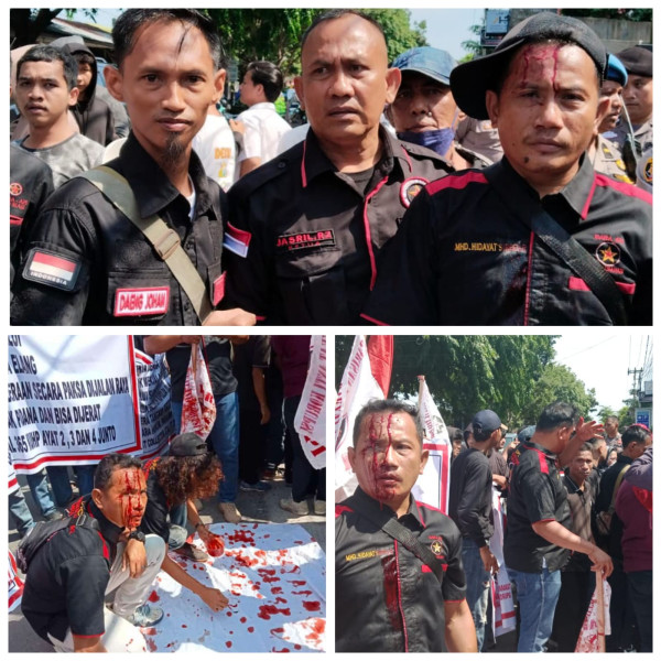 Demo Berdarah di Kantor OJK, 5 Anggota LSM BARA Keluarkan Darah Segar di Kepala