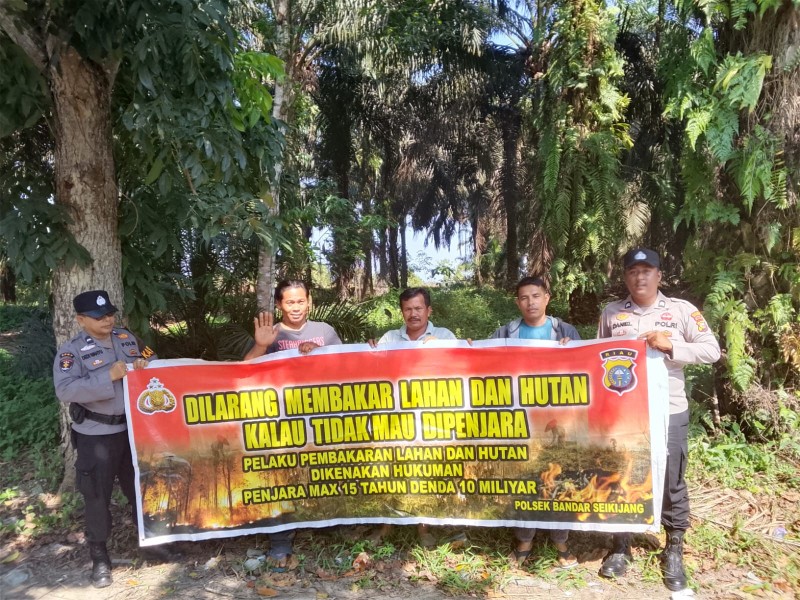 “Cegah Bencana Karhutla, Polsek Bandar Sei Kijang Laksanakan Patroli”