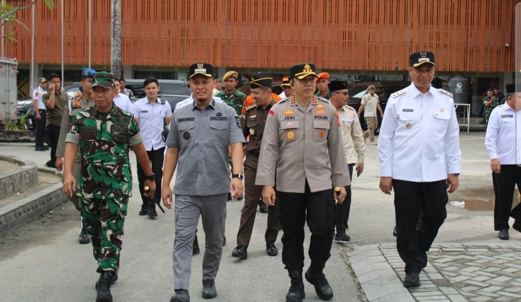 Kapolresta Pekanbaru Tegaskan Kesiapsiagaan Hadapi Banjir dan P2KS dalam Apel Gabungan Tahun 2025