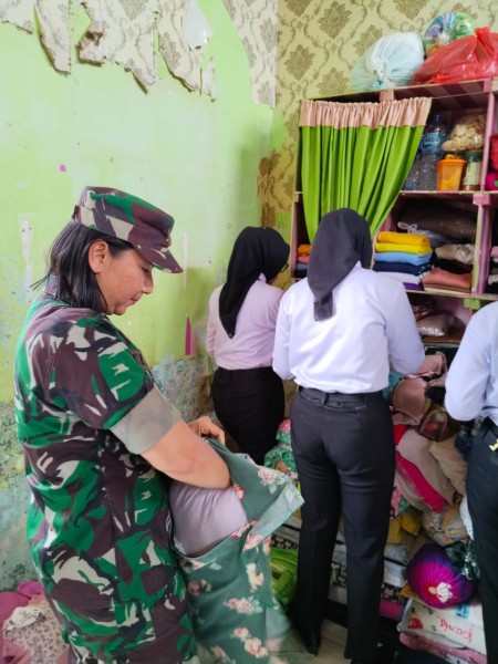 Bersama TNI, Lapas Perempuan Kelas IIA Pekanbaru Gelas Razia Rutin Kamar WBP