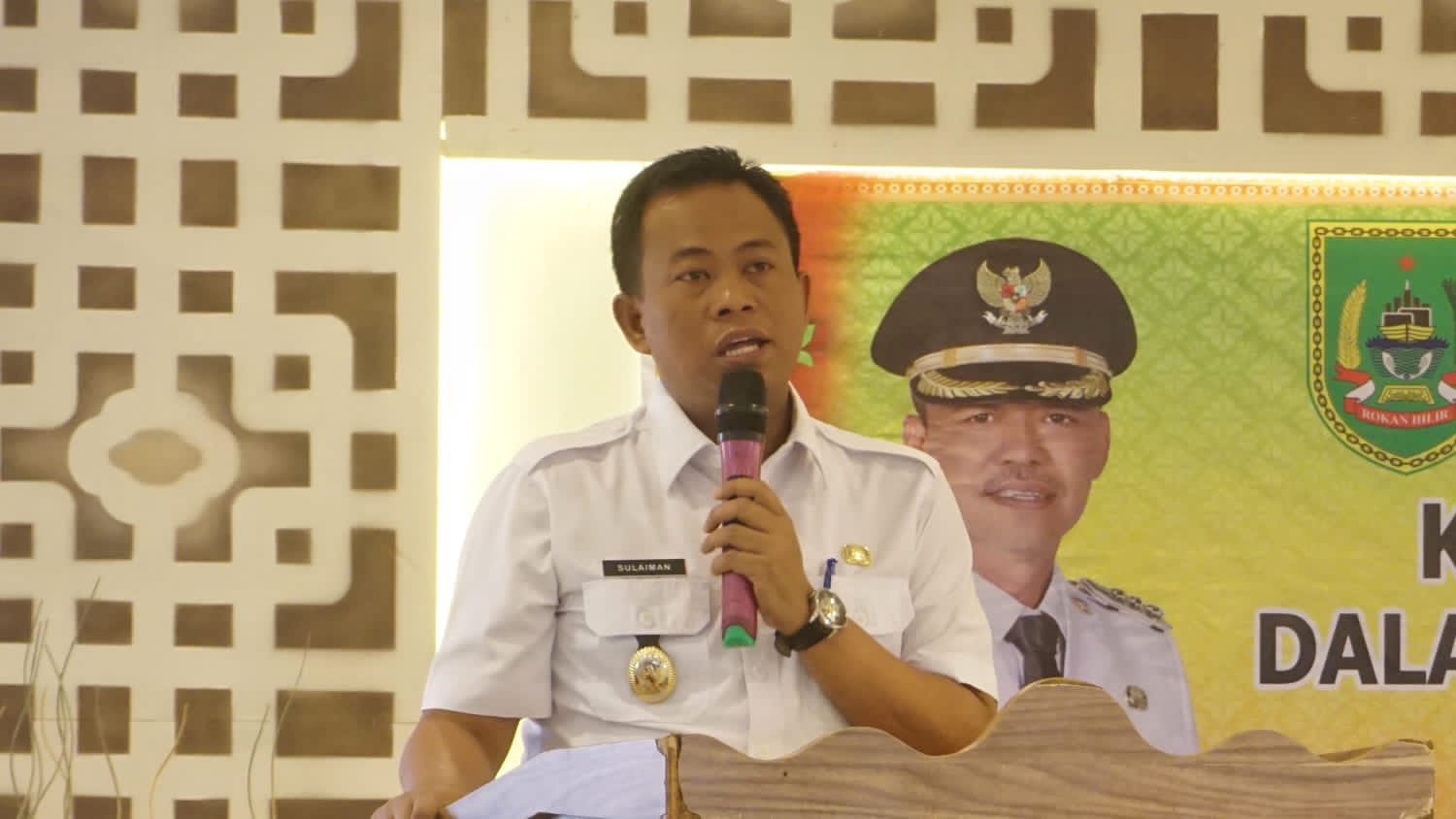 Hadapi Pemilu dan Pilkada Serentak 2024, Wabup Rohil Buka Raker Kesiapan Camat, Lurah dan Datuk Penghulu