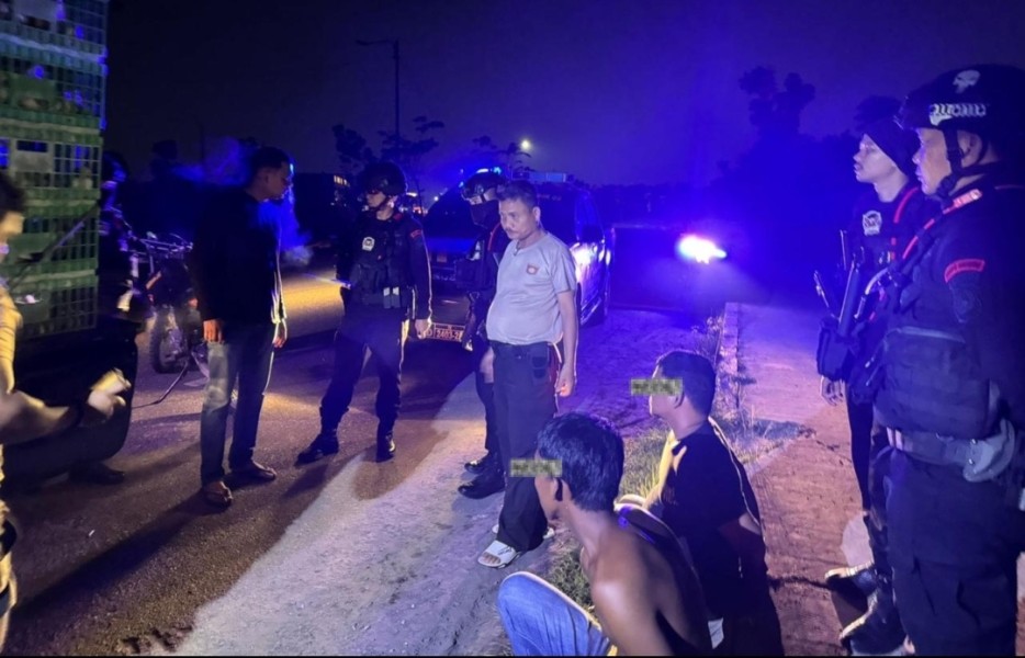 Tim Raga Brimob Polda Riau Tangkap Sopir Ayam Bawa Narkoba
