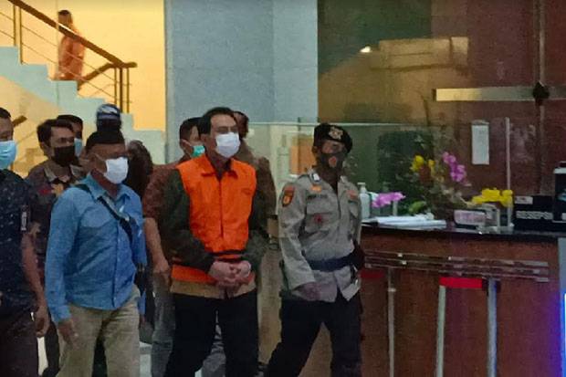 Jum'at Keramat, Usai Diperiksa Aziz Syamsudin Lansung Ditahan KPK