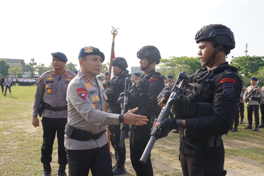 Lomba Brimob Challenge 2025, Kapolda Riau Lepas 8 Personel Perwakilan Brimob Polda Riau