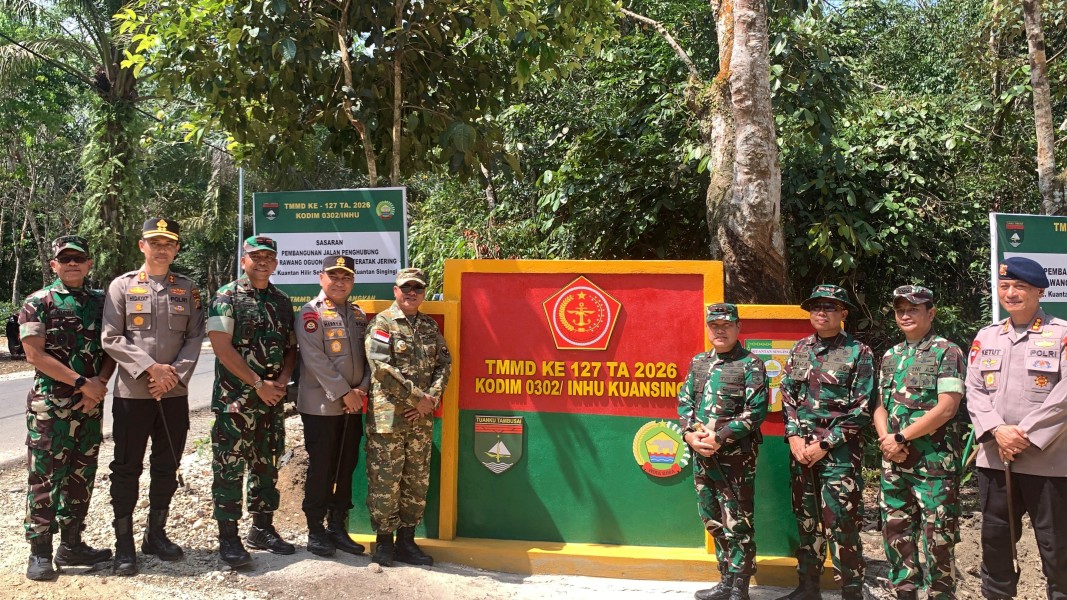 Penutupan TMMD ke-127 Kuansing, Danrem 031/WB Brigjen TNI Dr. Agustatius Sitepu, S.Sos.,M.Si.,M.Han Tegaskan TNI Hadir untuk Pembangunan Desa