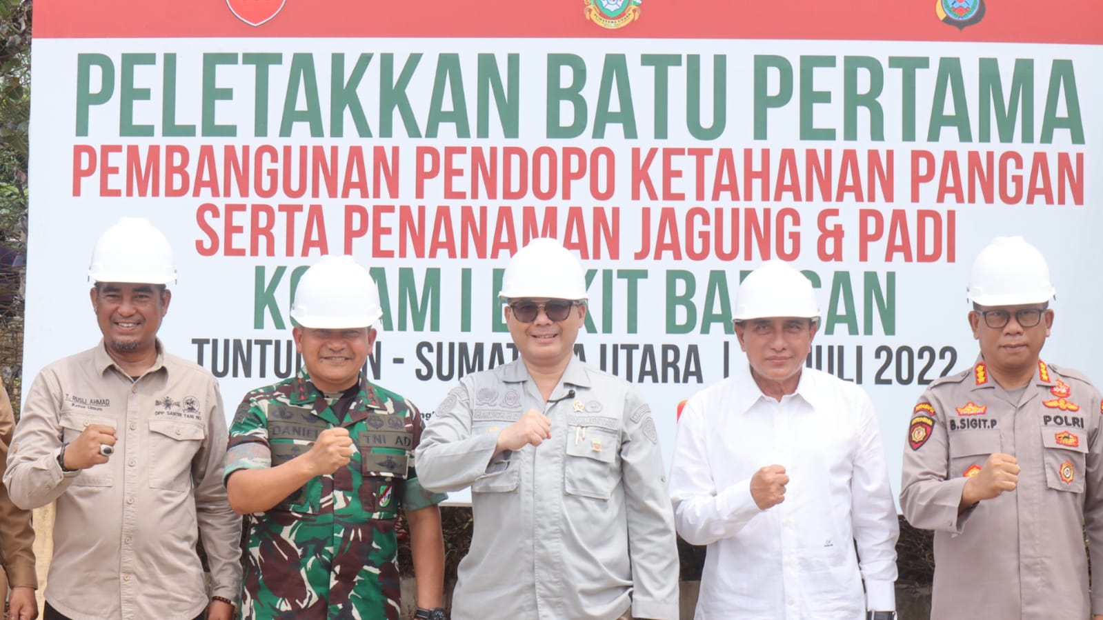 Ketua Umum DPP Santri Tani NU KH.T. Rusli Ahmad Bersama Wamentan RI Dan Pangdam 1/BB Mayjen TNI Achmad Daniel Chardin Hadiri Peletakan Batu Pertama Pendopo Ketahanan Pangan
