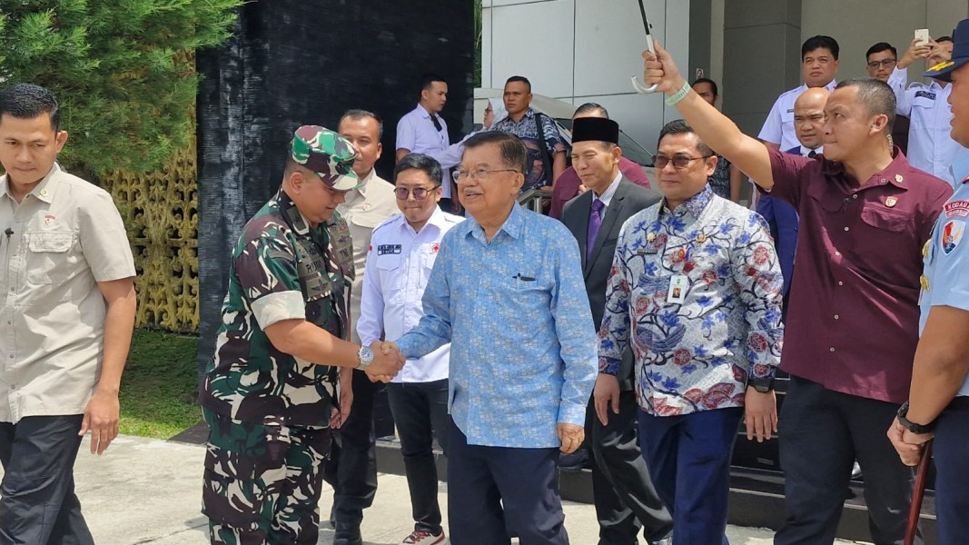 Kasdam XIX Tuanku Tambusai  Sambut Kedatangan Bapak Dr. (H.C) Drs. H. M. Jusuf Kalla di Pekanbaru
