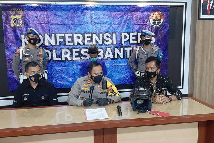 Polisi Tangkap Pria Perusak Mobil Ambulans Pembawa Pasien Covid-19