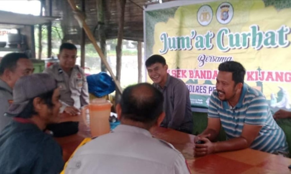 POLSEK BANDAR SEI KIJANG KEMBALI GELAR JUMAT CURHAT, TAMPUNG ASPIRASI WARGA DI WARUNG SINGGAH KM 34