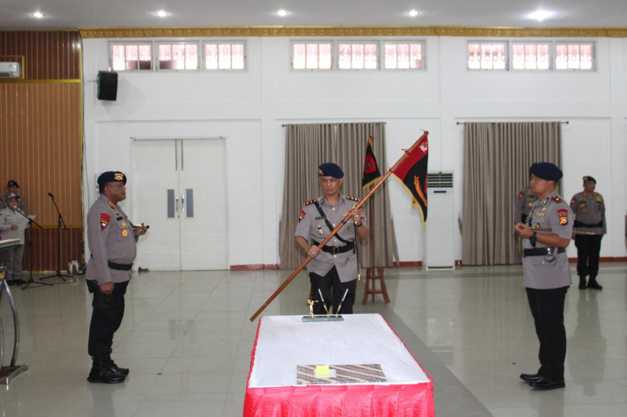 Dansat Brimob Polda Riau pimpin Sertijab Danyon A dan Danyon B Pelopor