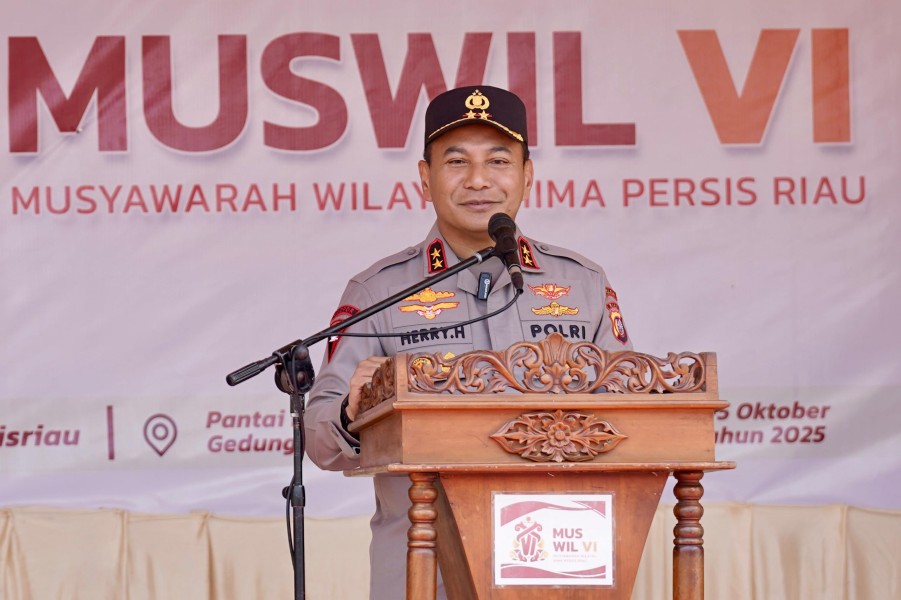 Kapolda Riau dan Himpunan Mahasiswa Persis Tanam Mangrove di Bengkalis