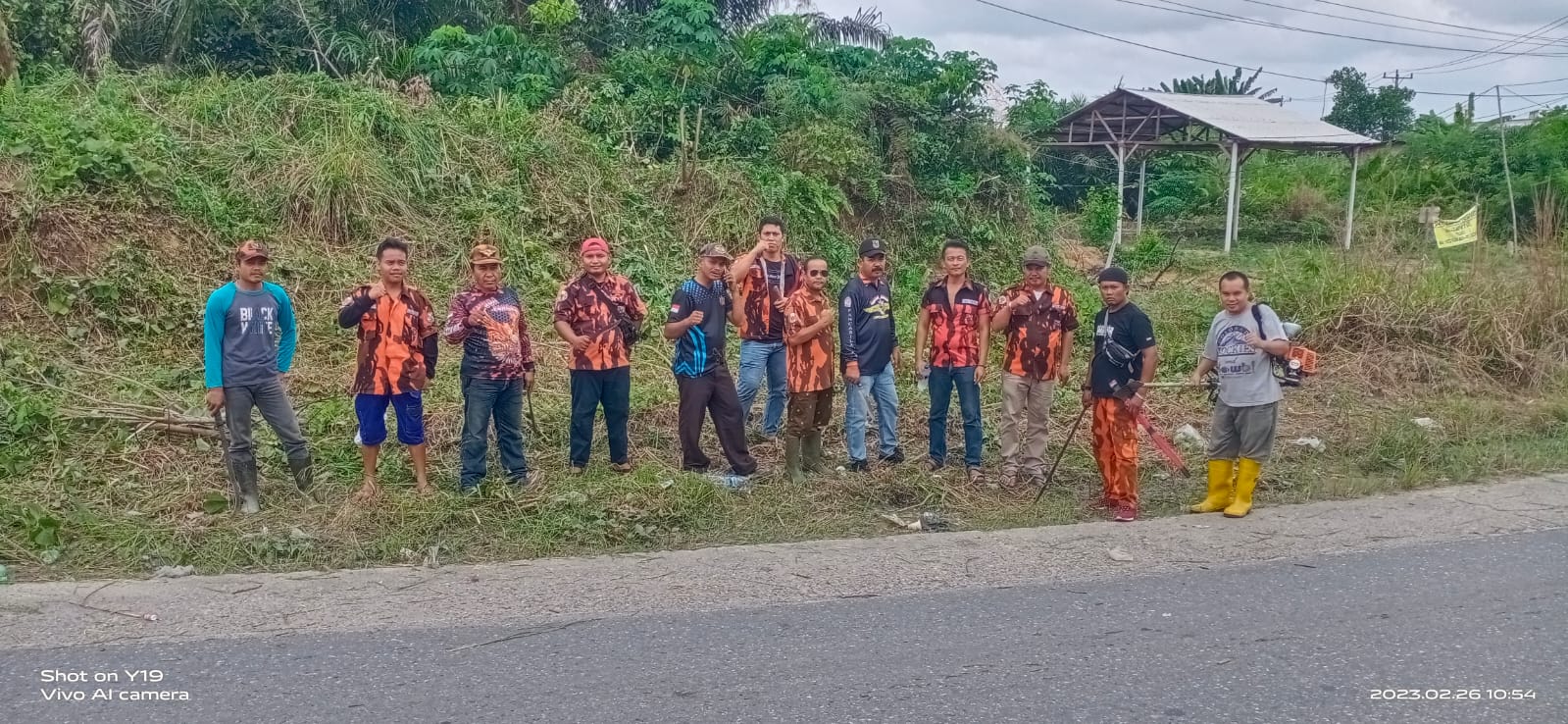 Pemuda Pancasila PAC Tualang Perduli Dengan Masyarakat Perawang Melalui Gotong Royong