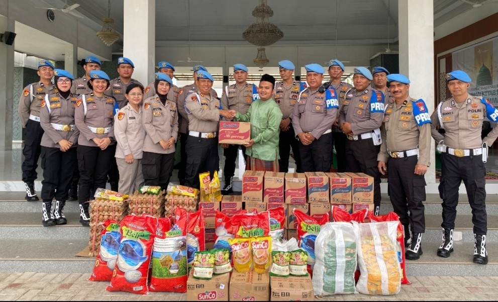 Jum’at Berkah Bidpropam Polda Riau Salurkan Bantuan ke Pondok Pesantren Nurul Azhar Rumbai