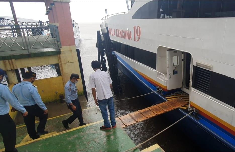 Pelayaran Bengkalis – Malaysia Beroperasi Kembali, Kepala Kantor Imigrasi Bengkalis Resmi Lepas Keberangkatan Perdana