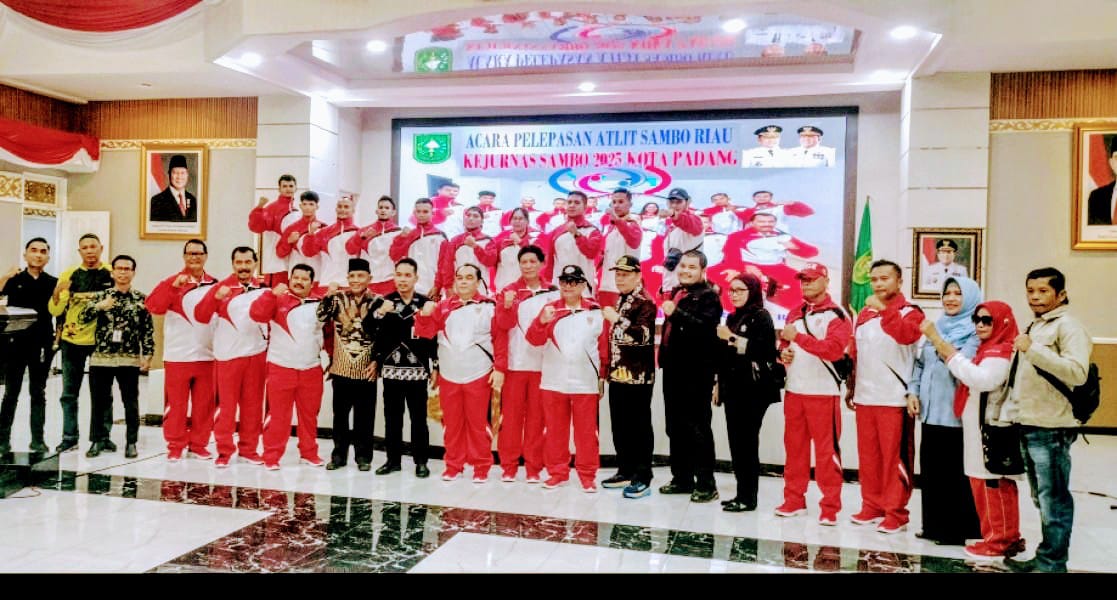 Ketum PERSAMBI, Ir Robert Hendriko Bersama Kadispora Riau Lepas 10 Atlet Sambo ke Kejurnas di Padang