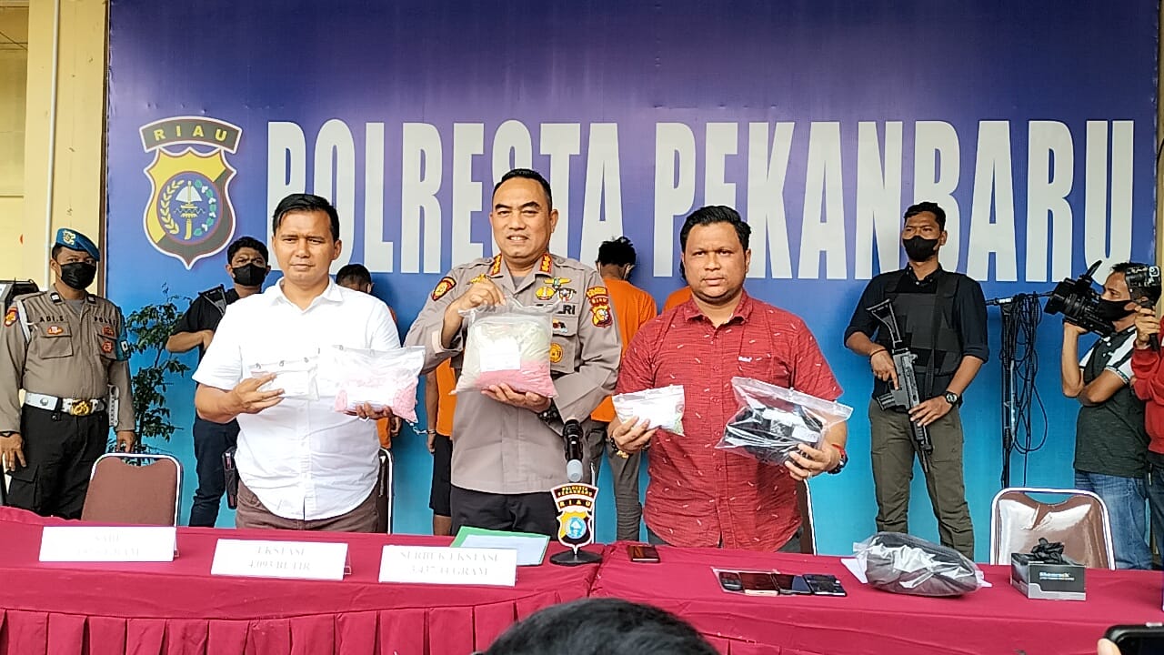 Dikendalikan Napi dari Lapas Pekanbaru, Polresta Berhasil Ringkus 4 Orang Tersangka