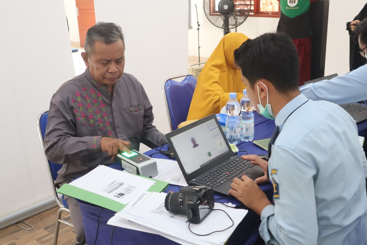Tak Perlu Jauh - Jauh Buat Paspor Ke Siak, Warga Perawang Perlu Jauh - Jauh Buat Paspor Ke Siak, Warga Perawang Didatangi Kantor Imigrasi Siak