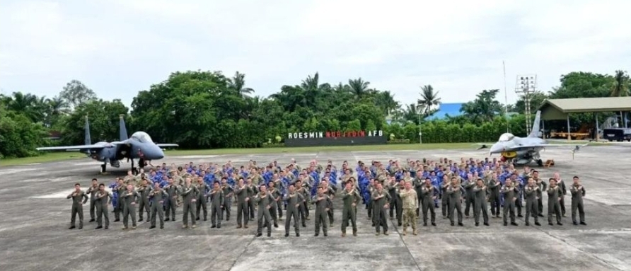 Latihan Tempur F-16 TNI AU dan F-15 Amerika Resmi Ditutup