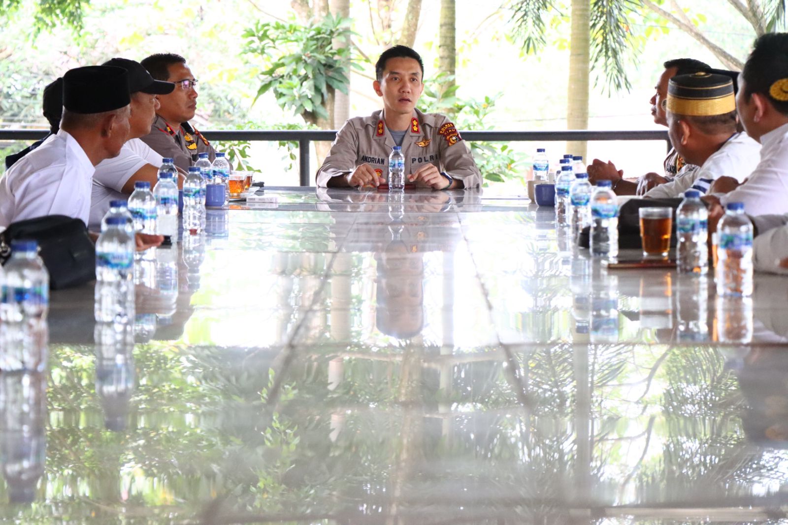 Puluhan RT Dan RW Bagan Barat Beserta Bhabinkamtibmas Datangi Mapolres Rohil
