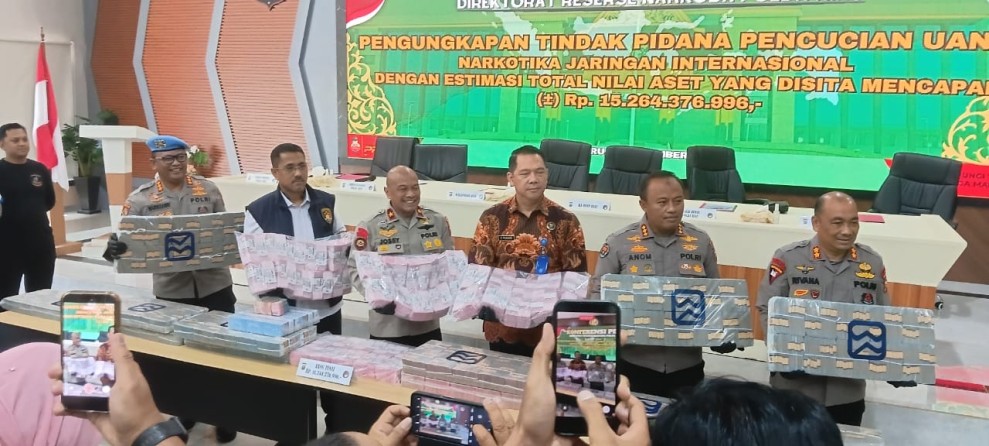 Tangkap Bandar Narkoba Jaringan Internasional, Kapolda Riau Miskinkan Bandar, Sita Aset dan Uang Tunai 15,26 Miliar