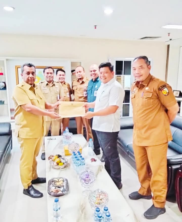 Pj Walikota Pekanbaru Roni Rakhmat Tunjuk Iwan Simatupang Plt Kadis DLHK Pekanbaru