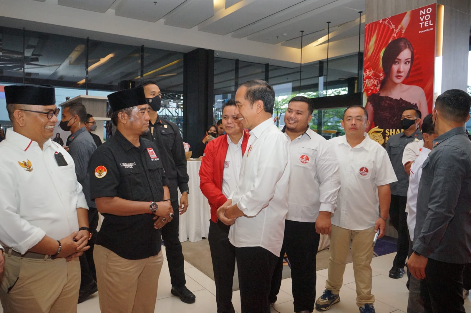H.T. Rusli Ahmad Melapor Ke Presiden Joko Widodo Saat Kunker Ke Riau