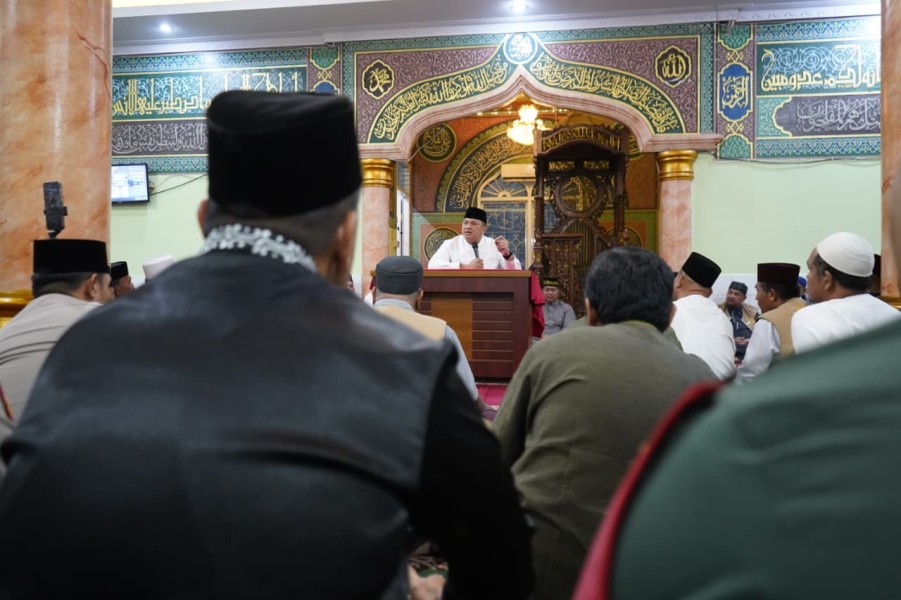 Wakapolda Riau Pimpin Gerakan Sholat Subuh Berjamaah di Pekanbaru, Sampaikan Pesan Kamtibmas dan Green Policing