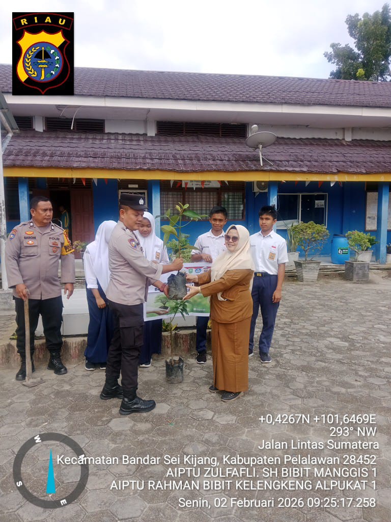 Polsek Bandar Sei Kijang Laksanakan Penanaman Bibit Pohon Mangga dan Alpukat di SMPN 1