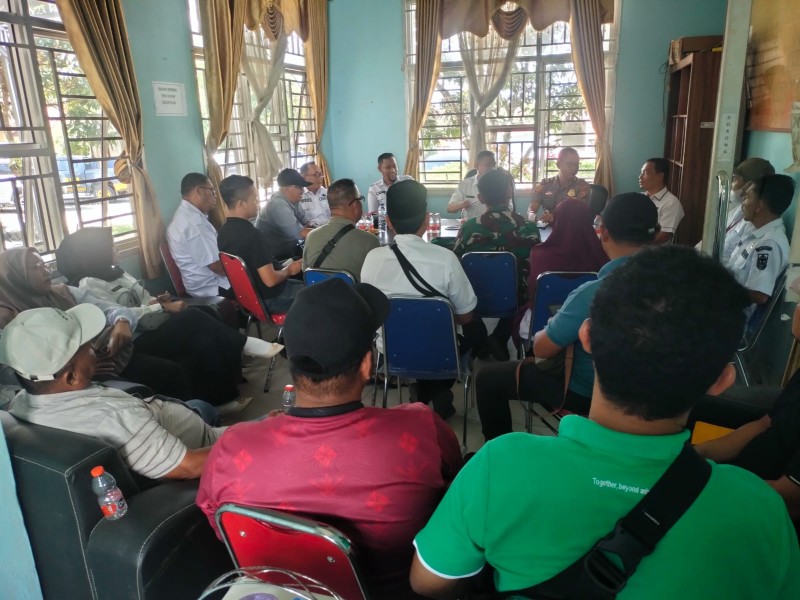 Kapolsek Bandar Sei Kijang Hadiri Rapat Koordinasi Program Pemerintah Kab. Pelalawan di Kec. Bandar Sei Kijang Tahun 2026