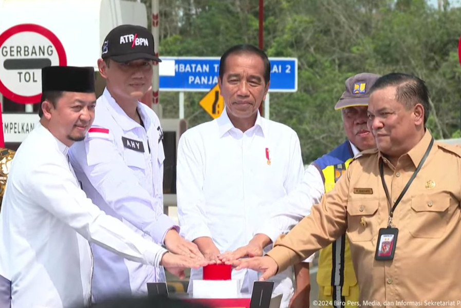 Presiden Jokowi Resmikan Tol Bangkinang - XIII Koto Kampar