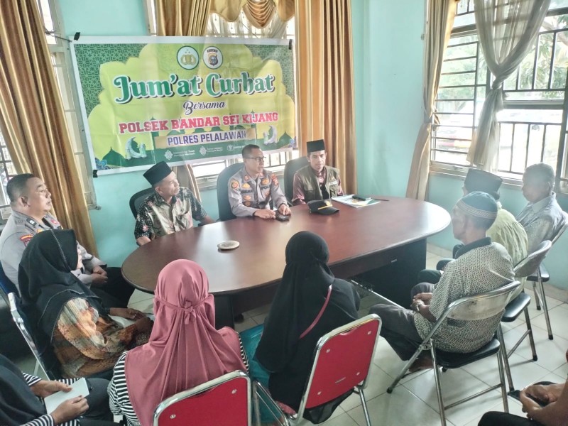 Polsek Bandar Sei Kijang Gelar Jumat Curhat di Desa Kiab Jaya, Serap Aspirasi Warga